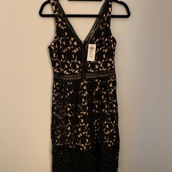 BRAND NEW. Chelsea v neck black lace dress. Tags still on. Retail:$178. - Picture 5 of 6